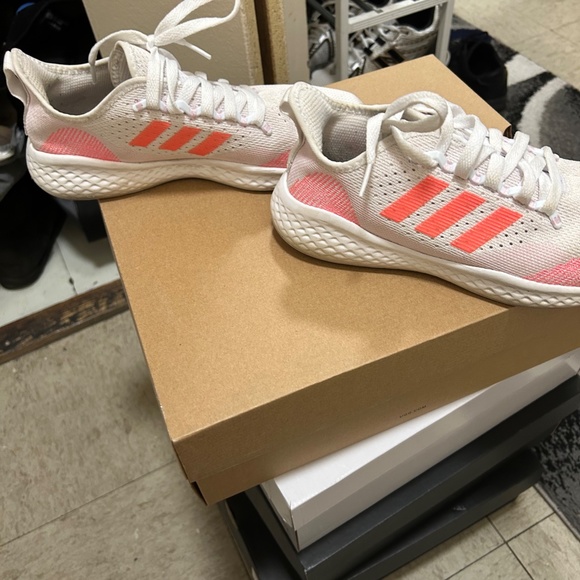 Adidas - Picture 4 of 5